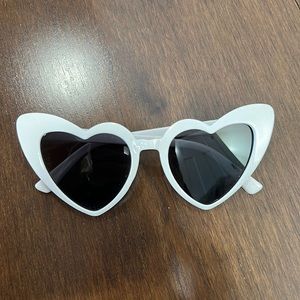 Heart sunglasses (white)